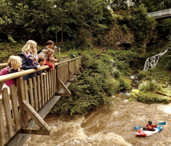 Kanufahren an der Elfengrotte/Käsegrotte, © GesundLand Vulkaneifel/M. Rothbrust