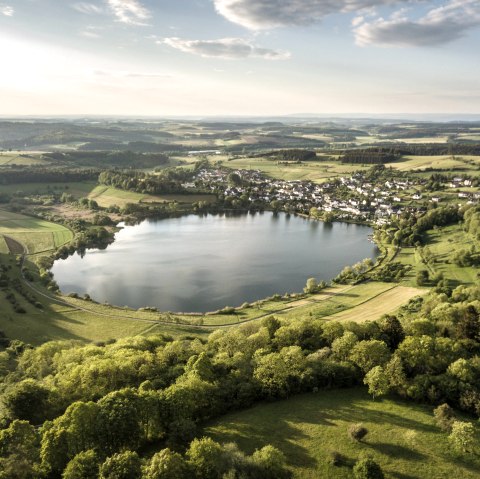 Schalkenmehrener Maar von oben