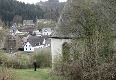 Kapelle mit Blick nach Virneburg, © Foto: Svenja Schulze-Entrup, Quelle: Touristik-Büro Vordereifel