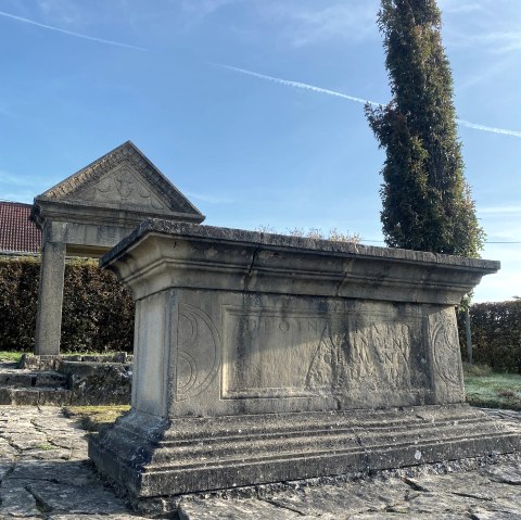 Weihedenkmal, © Felsenland Südeifel Tourismus GmbH, AC Krebs