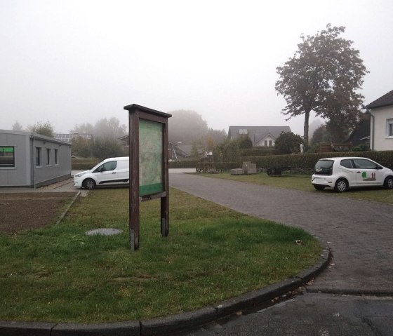 Wandelaarsparkeerplaats dorpsplein Rollesbroich, © Rursee-Touristik GmbH