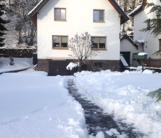 Haus mit Garten im Winter., © Nordeifel Tourismus GmbH & kph