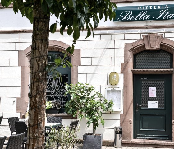 Pizzeria Bella Italia - Eingang, © Tourist-Information Bitburger Land