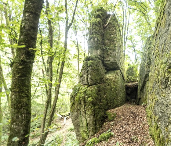 Beeindruckende Felsformation am Walbert am Schneifel-Pfad, © Eifel Tourismus GmbH, D. Ketz