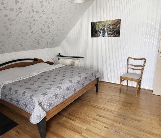 Schlafzimmer mit Schrank