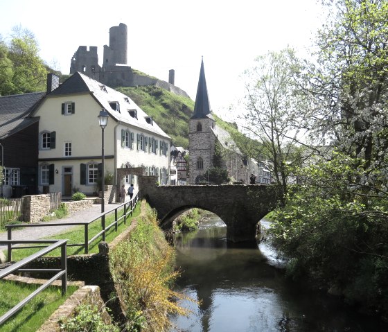 Pfarrkirche im Frühling, © Foto: Svenja Schulze-Entrup, Quelle: Touristik-Büro Vordereifel