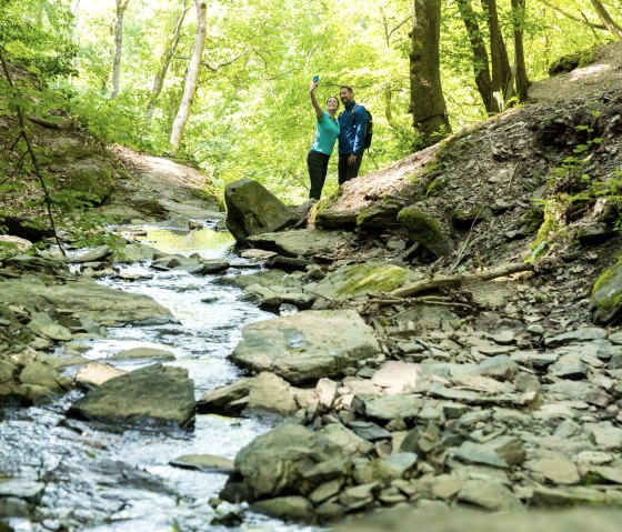 Wandern auf der HeimatSpur Wasserfall Erlebnisroute, © Eifel Tourismus GmbH, AR-shapefruitAG