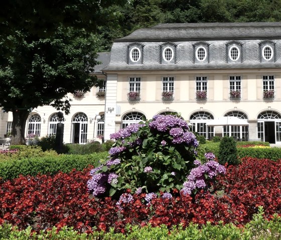 Kurgarten Bad Bertrich mit Blumenbeet, © GesundLand Vulkaneifel GmbH