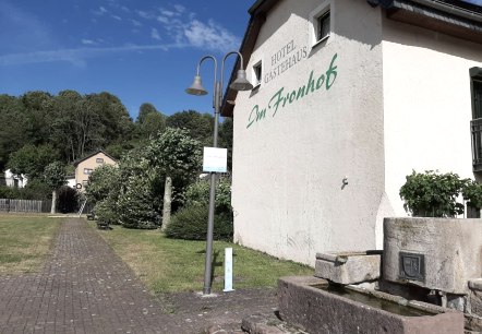 Ladestation Dorfplatz Mettendorf, © Felsenland Südeifel Tourismus GmbH