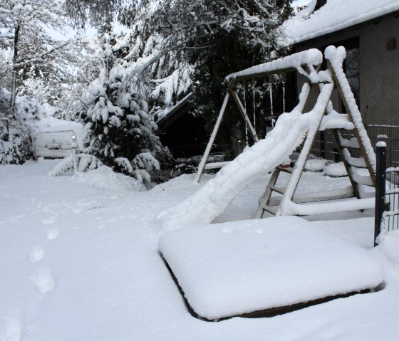 Spielplatz im Winter, © Marion Divossen