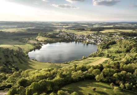 Schalkenmehrener Maar von oben