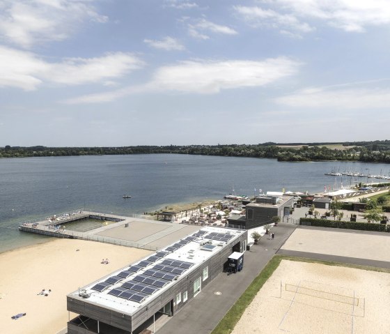 Zone de baignade du Seepark Zülpich, © Eifel Tourismus GmbH, Tobias Vollmer-gefördert durch REACT-EU