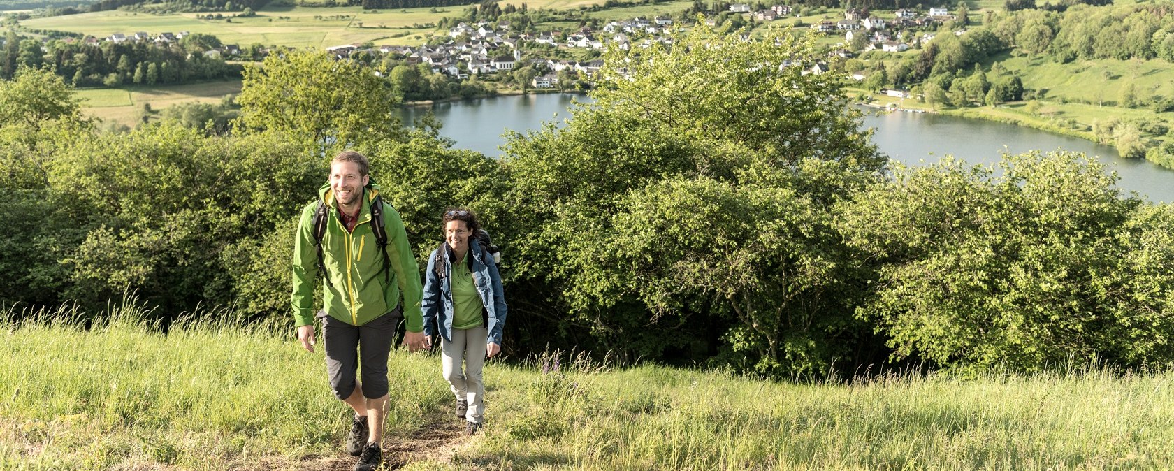 Wandern am Schalkenmehrener Maar, © Eifel Tourismus GmbH, D. Ketz