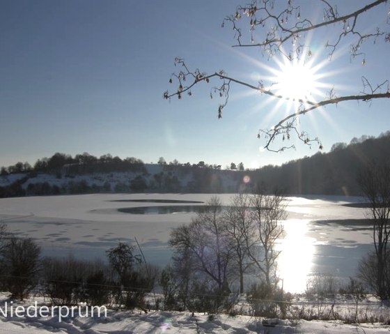 Weinfelder Maar im Hochwinter, © Klaus Niederprüm - klaus.niederpruem@online.de