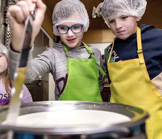 Käseherstellung Kindergeburtstag auf dem Vulkanhof