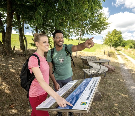 Rast- und Erlebnisplatz am Eifelsteig, © Eifel Tourismus GmbH, Dominik Ketz