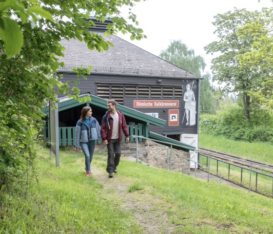 Die Wanderung auf der EifelSchleife Von Sternen und Römern führt zur Römischen Kalkbrennerei Iversheim, © Eifel Tourismus GmbH, AR-shapefruit AG