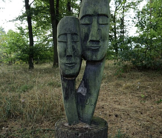 Skulptur zwei Gesichter im Landschaftspark, © Laura Rinneburger