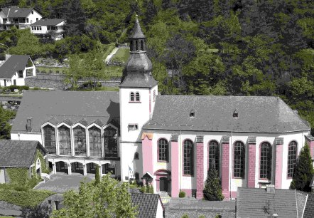 Die Doppelkirche St. Clemens und St. Salvator, © Rureifel-Tourismus e.V.