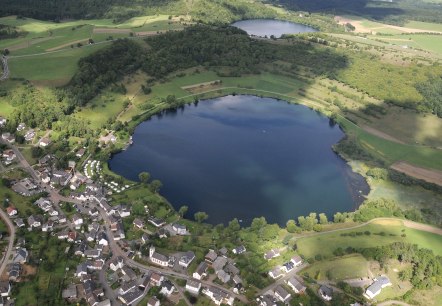 Maare der Eifel: Schalkenmehrener und Weinfelder Maar in der Nähe von Daun, © Eifel Tourismus GmbH - H. Gassen