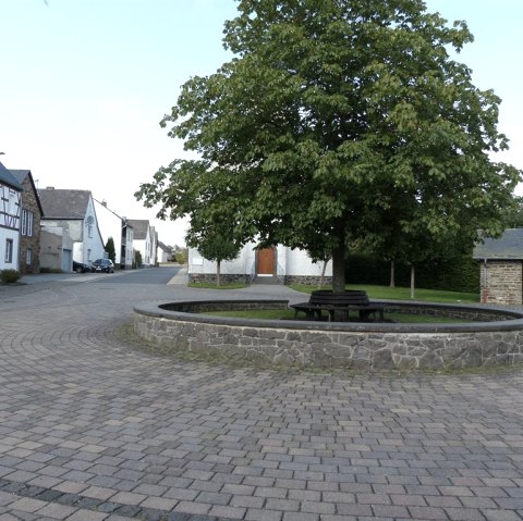 Dorfplatz in Anschau, © Foto: Verbandsgemeinde Vordereifel, Quelle: Touristik-Büro Vordereifel