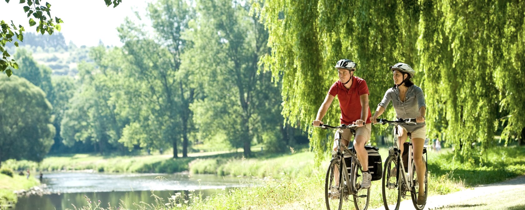 Radtouren Eifel: Auf Flussradwegen unterwegs - wie hier auf dem Sauer-Radweg. Entspannt durch die Flusstäler der Eifel radwandern., © Rheinland-Pfalz Tourismus GmbH/D. Ketz