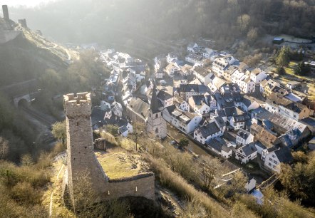 Blick auf die Burgen über Monreal, © Eifel Tourismus GmbH, Dominik Ketz