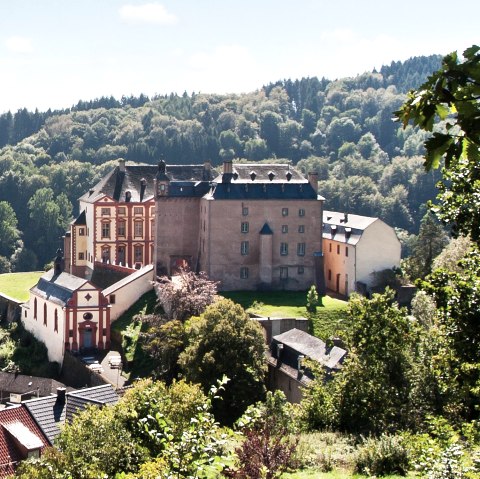 Blick auf Schloss Malberg, © Tourist-Information Bitburger Land