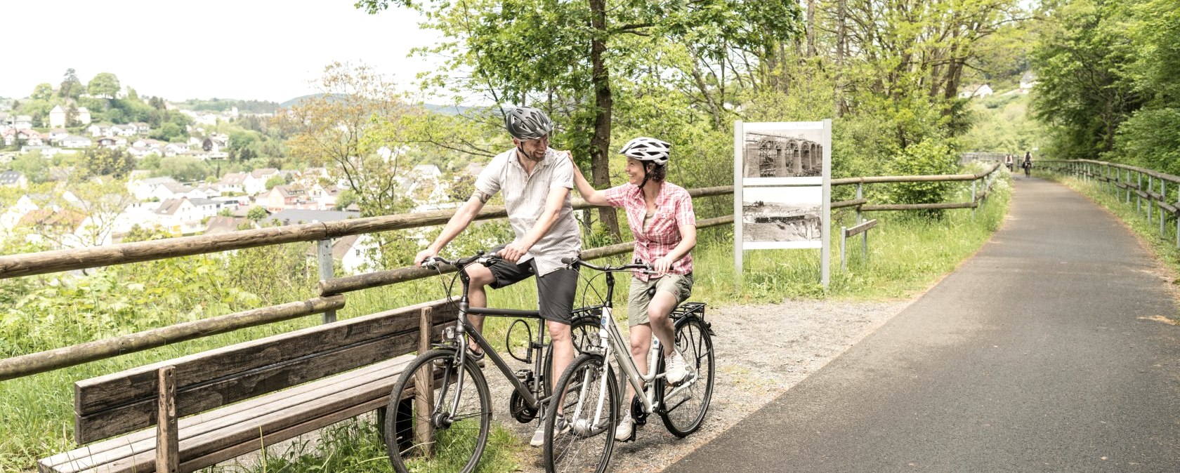 Radtour in der Eifel auf alter Bahntrasse, © Eifel Tourismus GmbH, D. Ketz