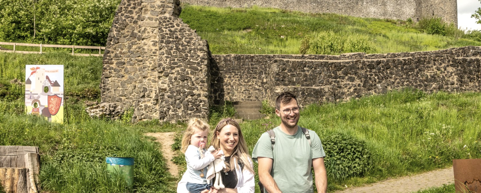 Familienausflug Burgruine Nürburg, © Eifel Tourismus GmbH,D.Ketz