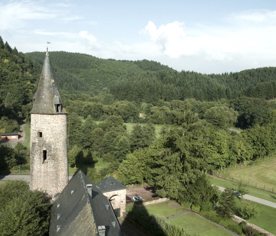 Aussicht auf Burg Bruch in der Eifel, © Eifel Tourismus GmbH/S. Jacobs