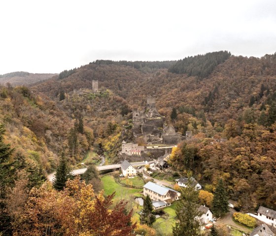 Blick auf Manderscheider Burgen aus Balduinshütte, © Eifel Tourismus GmbH