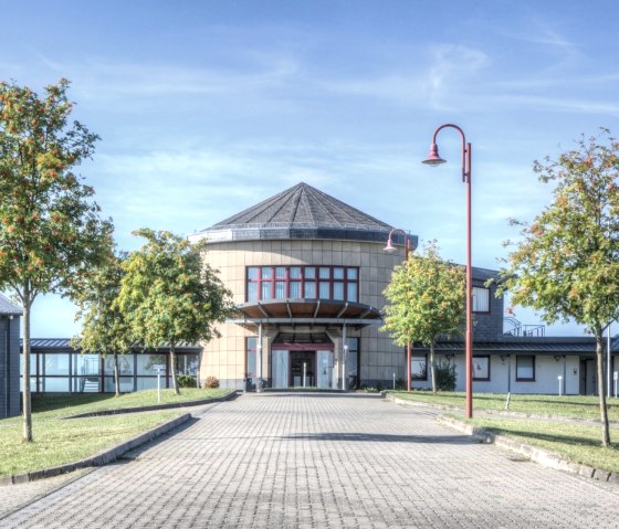 Verwaltungsgebäude im Frühsommer, © Verbandsgemeinde Kaisersesch