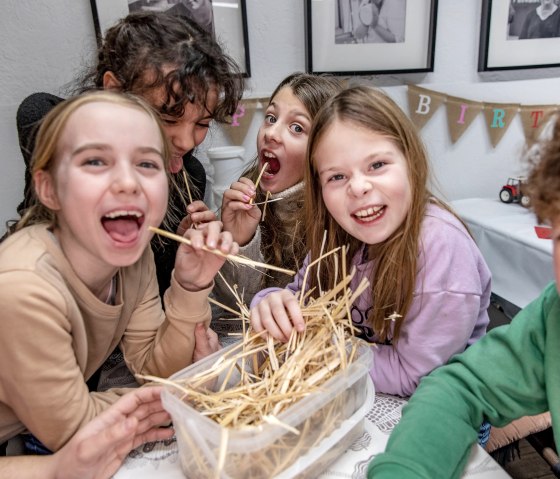 Bastelspaß Kindergeburtstag auf dem Vulkanhof