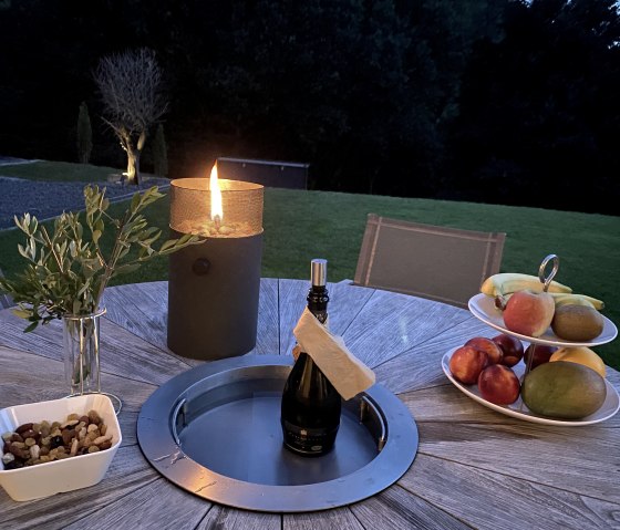 kleiner Snack auf der Terrasse