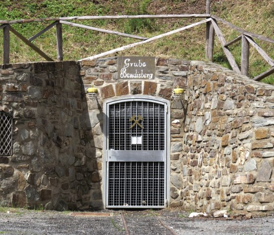 Eingang zur Grube, © Foto: Svenja Schulze-Entrup, Quelle: Touristik-Büro Vordereifel