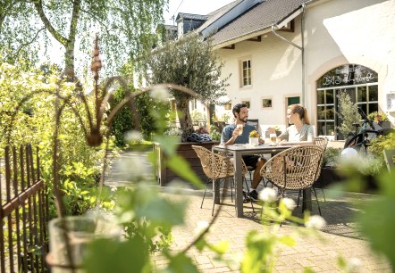 Rast im Hofcafé Messerich, © Eifel Tourismus GmbH, Dominik Ketz