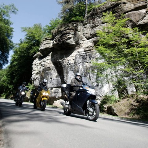 Motorradtouren Eifel: Auf Tour durch beeindruckende Felsformationen, © RoadConcept