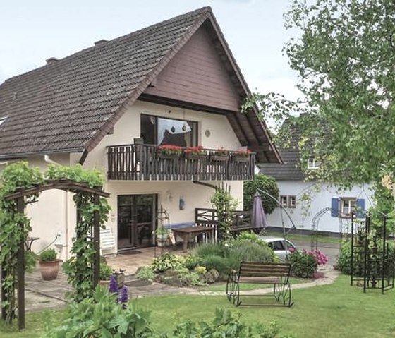 Haus mit Terrasse und Parkplatz, © Gertrud Wieser