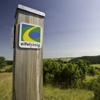 Wandern in der Eifel: Der Eifelsteig ist durchgängig markiert und führt von Aachen bis Trier., © Rheinland-Pfalz Tourismus GmbH - D. Ketz