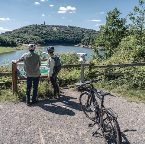 Die Radtour führt auch zur Bird Watching Station am Urftsee, © Eifel Tourismus GmbH, Dennis Stratmann