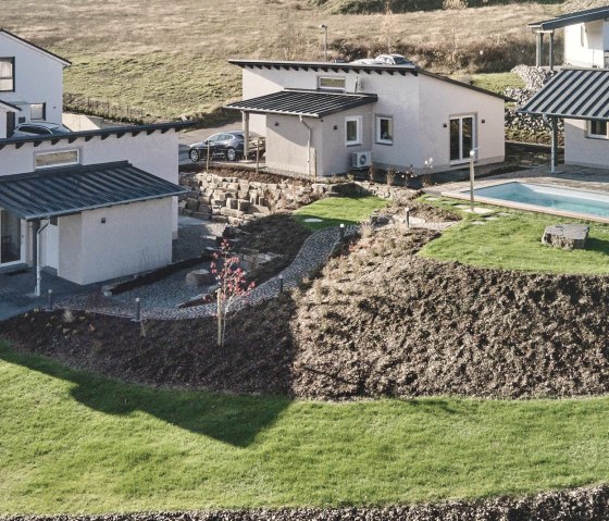 eifelia-Ferienhäuser mit Poolhaus und Pool, © Eifelia Ferienhaus