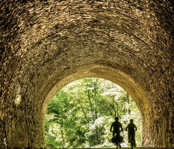 Unterwegs auf dem Ahr-Radweg, © Eifel Tourismus GmbH, Dominik Ketz