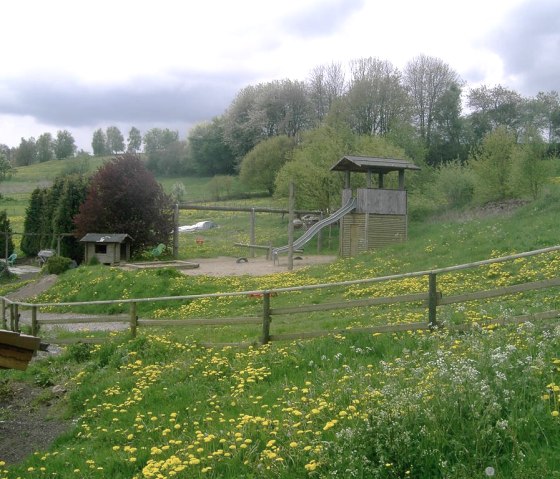 Spielplatz im Frühling