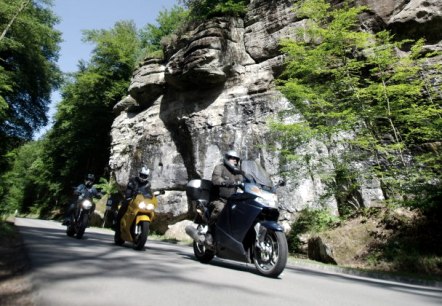 Motorradtouren Eifel: Auf Tour durch beeindruckende Felsformationen, © RoadConcept