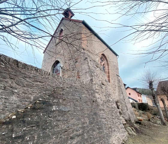 Eligiuskapelle Garten, © Felsenland Südeifel Tourismus GmbH / Anna Carina Krebs