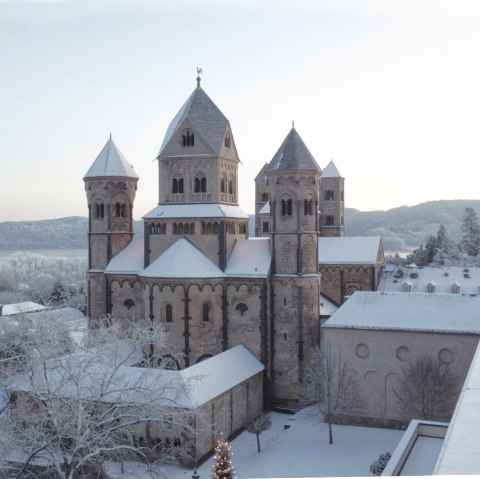 Maria Laach im Schnee, © Benediktinerabtei Maria Laach