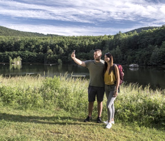 Selfie am Kufter Waldsee, © Kappest/Vulkanregion Laacher See