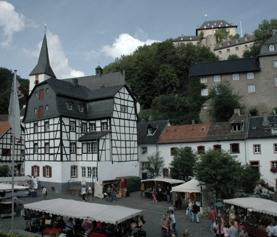 Blankenheim, © Nordeifel Tourismus GmbH & Blick auf Blankenheim