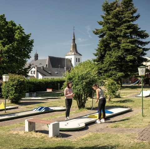 Minigolf Altes Backhaus, Bleialf, © Eifel Tourismus GmbH, Dominik Ketz